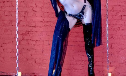 domina-holy-rose-fury