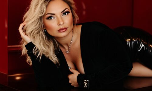 bizarrlady-latex-diva-camellia