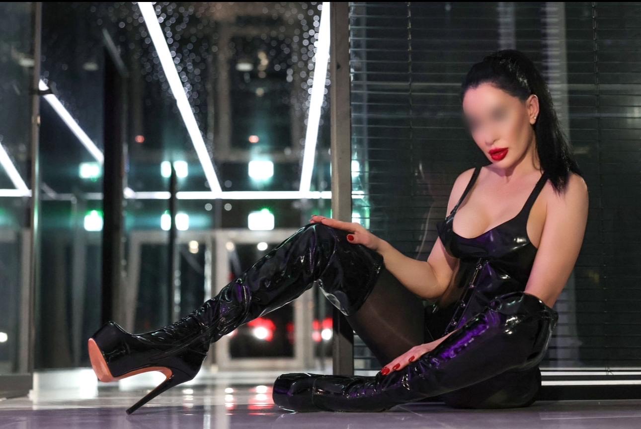 domina-lady-black-rose-in-stuttgart,-wuerzburg-und-regensburg
